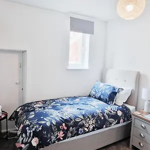 Single In Modern House Near Nottingham